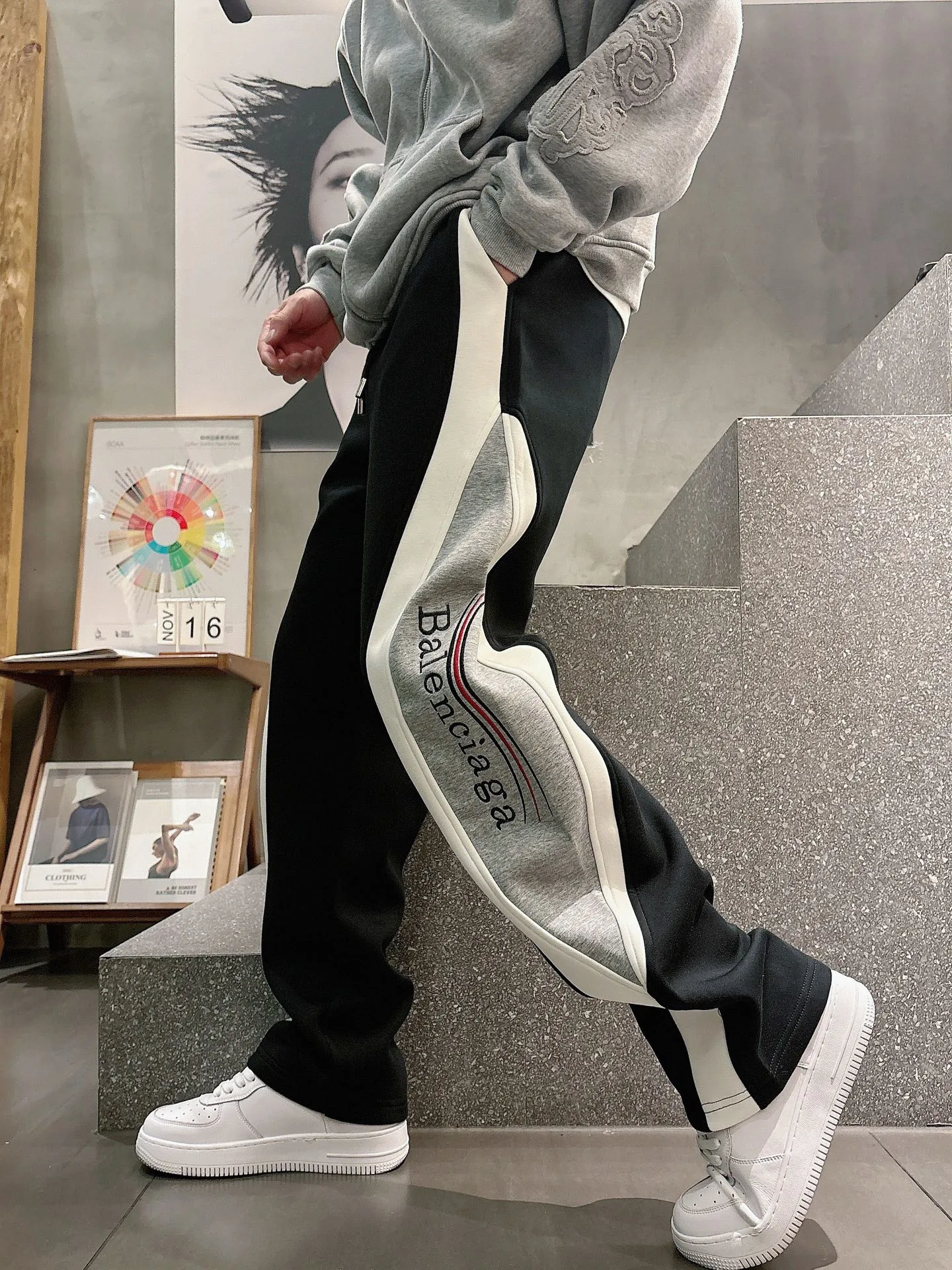 Balenciaga 🆕2026 Autumn and Winter New Arrival Casual Pants! The official website will be released simultaneously. Brand Classic LOGO casual pants, customized fabrics, excellent comfort and strong touch. Highly recognisable, perfect appearance and craftsmanship. Size:M-3XL